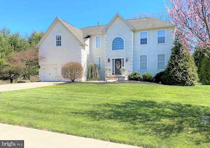 5 Salinger Ct Sewell, NJ 08080