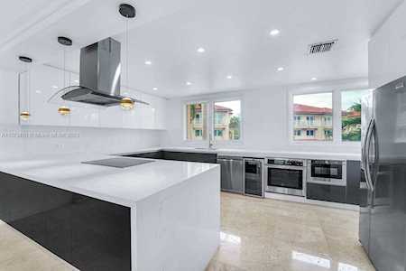 3943 NE 171st St #1B North Miami Beach, FL 33160