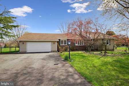 6 Croshaw Rd Wrightstown, NJ 08562