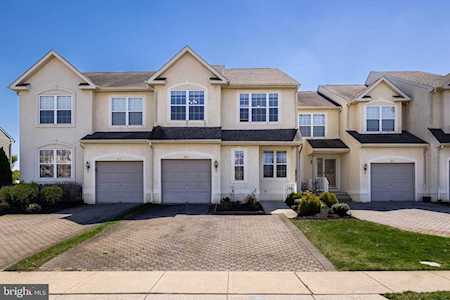 33 Heron Pointe Ct Marlton, NJ 08053