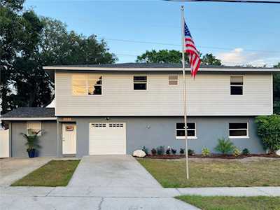 327 Country Club Dr Oldsmar, FL 34677