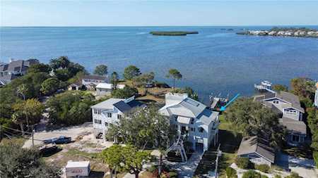 1638 Sea Breeze Dr Tarpon Springs, FL 34689