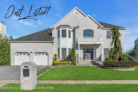 23 Hedgerow Ln Manalapan, NJ 07726