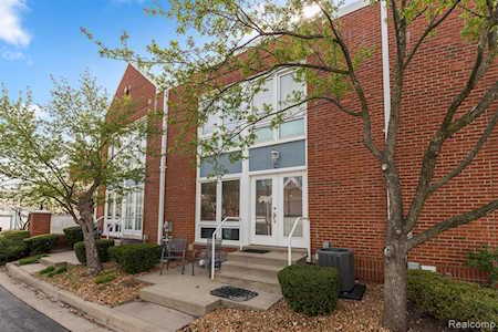 346 W Crescent Ln #9 Detroit, MI 48207
