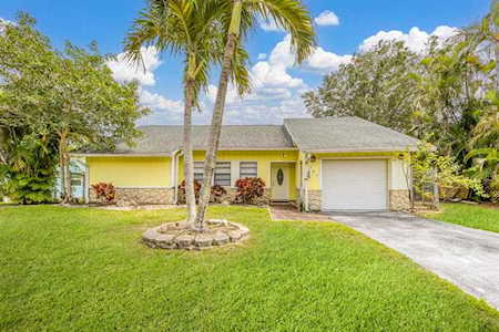 707 SE Hibiscus Avenue Stuart, FL 34996