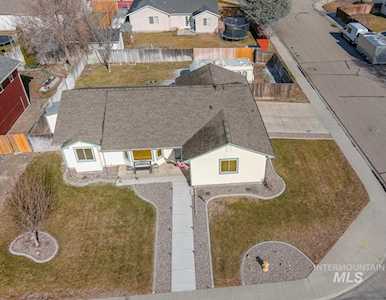 7523 E Nottingham Lane Nampa, ID 83687