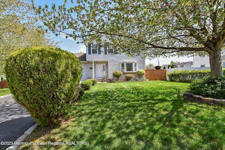 29 Stemler Dr Cliffwood, NJ 07721