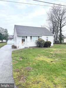 18 Cedar St Pennsville, NJ 08070