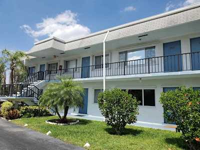 2480 Lake Osborne Drive #203 Lake Worth Beach, FL 33461