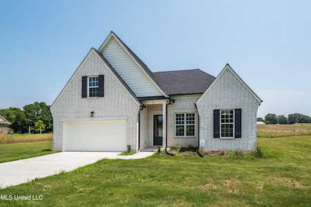 108 Ethelyn Smith Dr Senatobia, MS 38668