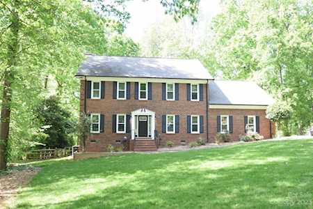 8150 Shannon Woods Ln Matthews, NC 28104