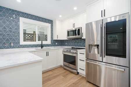 623 E 20th Avenue Vancouver, BC V5V 1M9