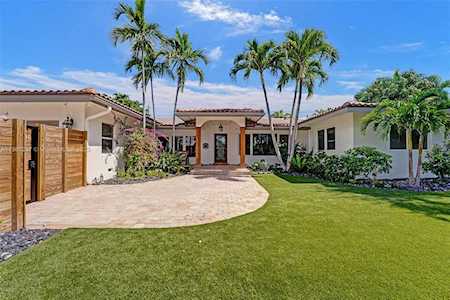 724 Middle River Dr Fort Lauderdale, FL 33304