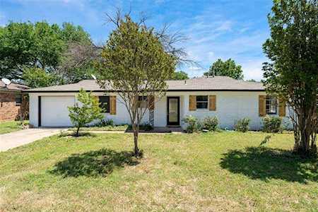 1220 Valentine Street Hurst, TX 76053