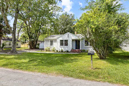 1782 Lilly RD E Jacksonville, FL 32207