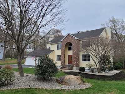 11 Yankee Lane Ashland, MA 01721