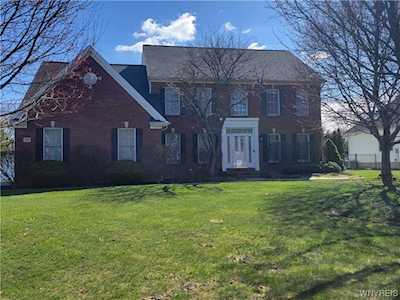 35 Norwood Ln Orchard Park, NY 14127