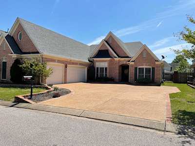 568 Warwick Willow Ln Collierville, TN 38017