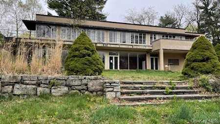 39 Penny Lane Scarsdale, NY 10583