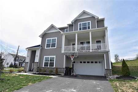 5020 Bellflower Dr Schnecksville, PA 18078