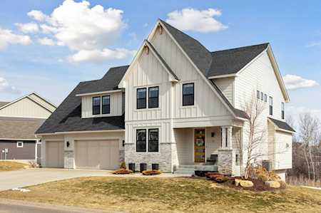 31 Rapp Farm Boulevard North Oaks, MN 55127