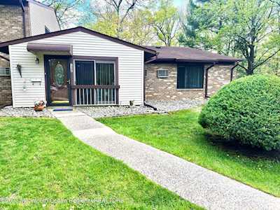 134 Amberly Dr #E Manalapan, NJ 07726