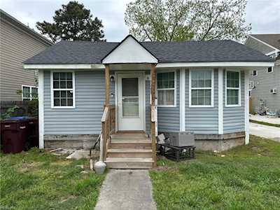 1405 Riddick St Chesapeake, VA 23321