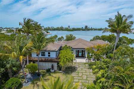 8017 Marina Isles Ln Holmes Beach, FL 34217