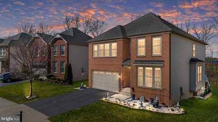 24850 Somerby Dr Chantilly, VA 20152