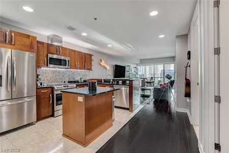 4525 Dean Martin Dr #611 Las Vegas, NV 89103
