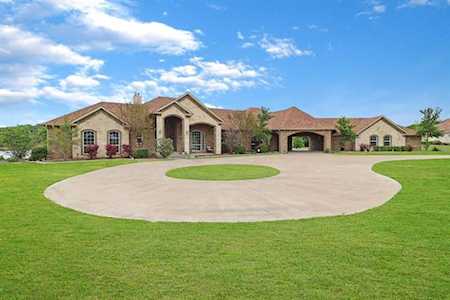 143 Loma Blanca Cresson, TX 76035