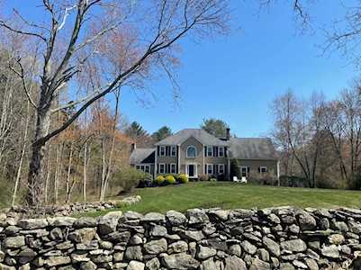 34 Quissett Road Mendon, MA 01756