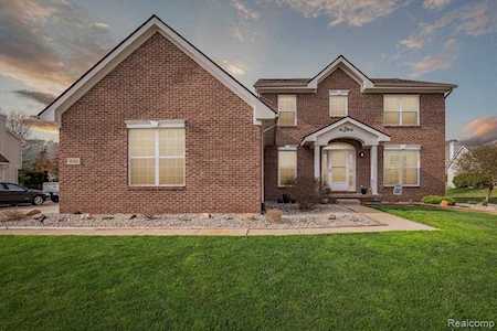 9088 Ambergrove Dr Hartland Twp, MI 48843