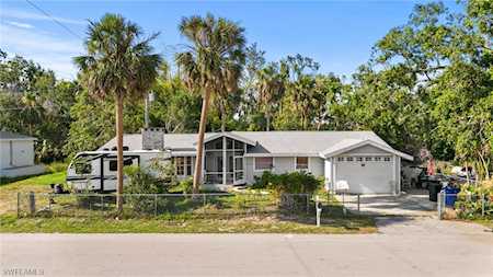 76 W Glenmont Dr North Fort Myers, FL 33917