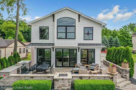 9235 Silverside Green Oak Twp, MI 48178