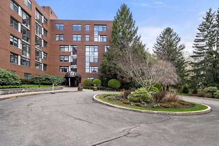 79 Florence St #404S Newton, MA 02467