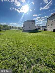 75 Tailor Ln Sicklerville, NJ 08081
