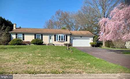 9021 Independence Dr Green Lane, PA 18054