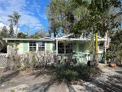 27654 Imperial Shores Blvd Bonita Springs, FL 34134
