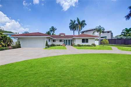 2448 Bayview Dr Fort Lauderdale, FL 33305