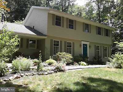 70 Sherwood Dr Reading, PA 19606