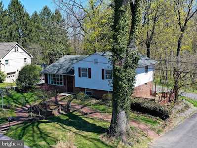 1624 Colonial Manor Dr Lancaster, PA 17603