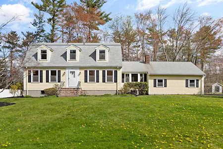 3 Fall Ln Canton, MA 02021