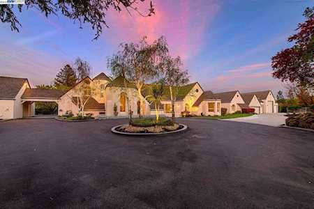 609 Blossom Court Pleasanton, CA 94566