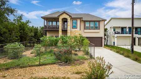 618 Wagon Wheel Dr Canyon Lake, TX 78133
