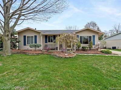 7054 Willow Creek Dr Canton Twp, MI 48187