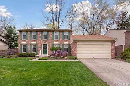33984 N Fairfax Dr Livonia, MI 48152