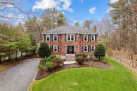 258 Bridges Ln North Andover, MA 01845