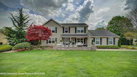 1 Sutton Dr Manalapan, NJ 07726