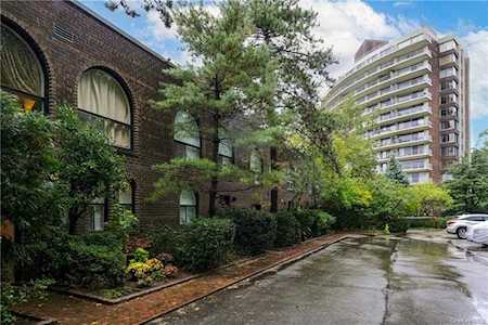 4431 Douglas Avenue #TH-6 Bronx, NY 10471